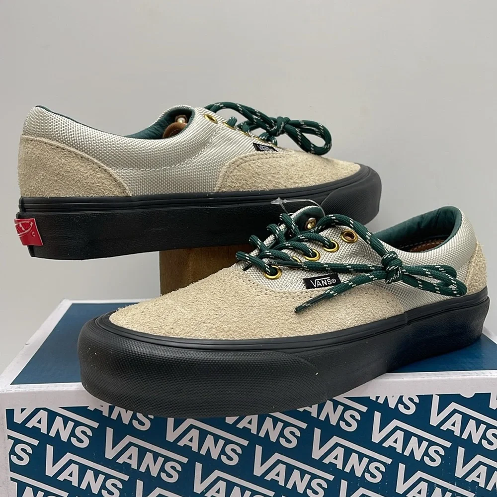 Vans Men’s Era VIt Lx
Hiker Bone White
VN0A4BNHBWQ
Sneakers - Picture 9 of 16